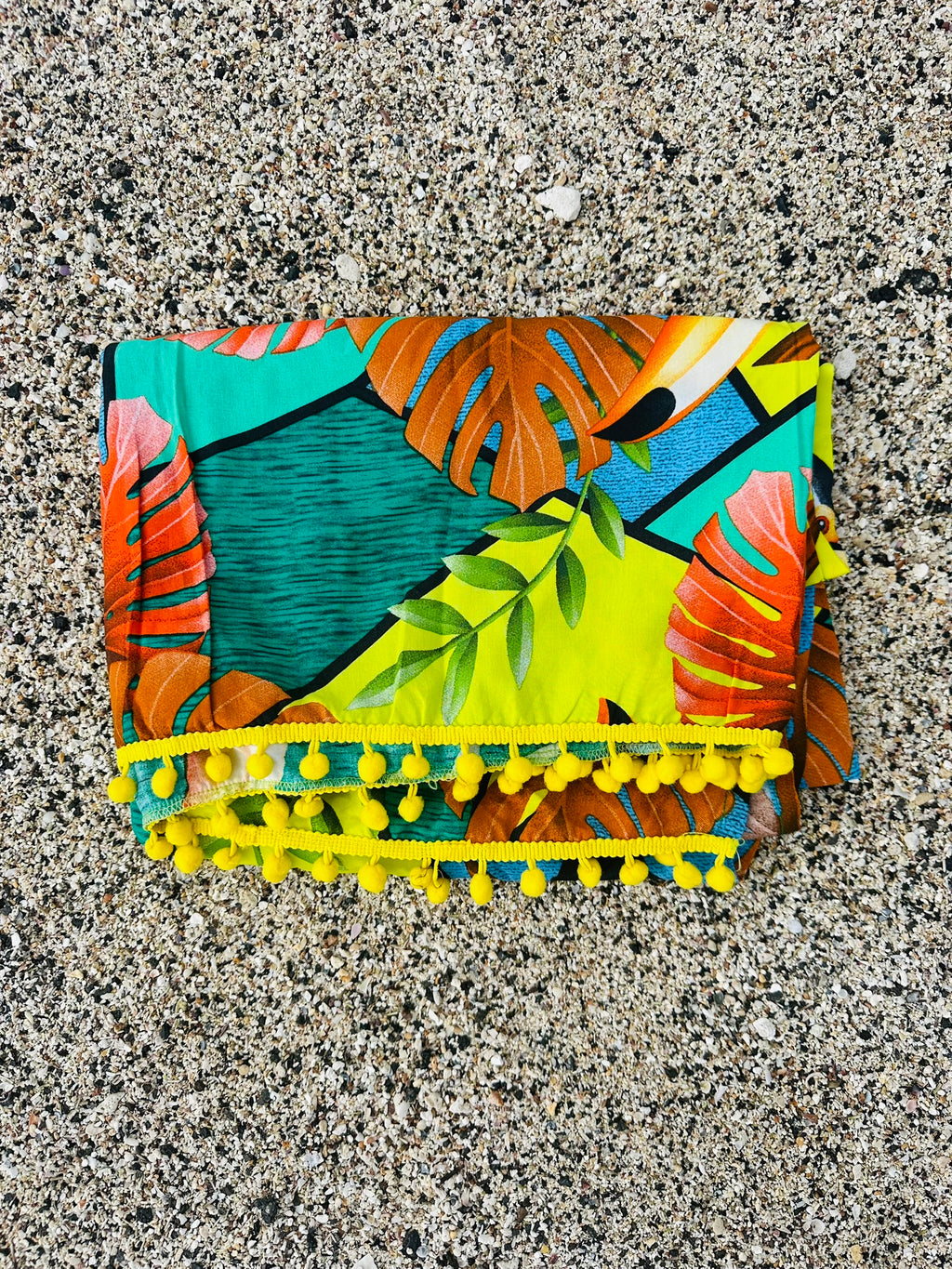Tucano Amarelo, Sarong