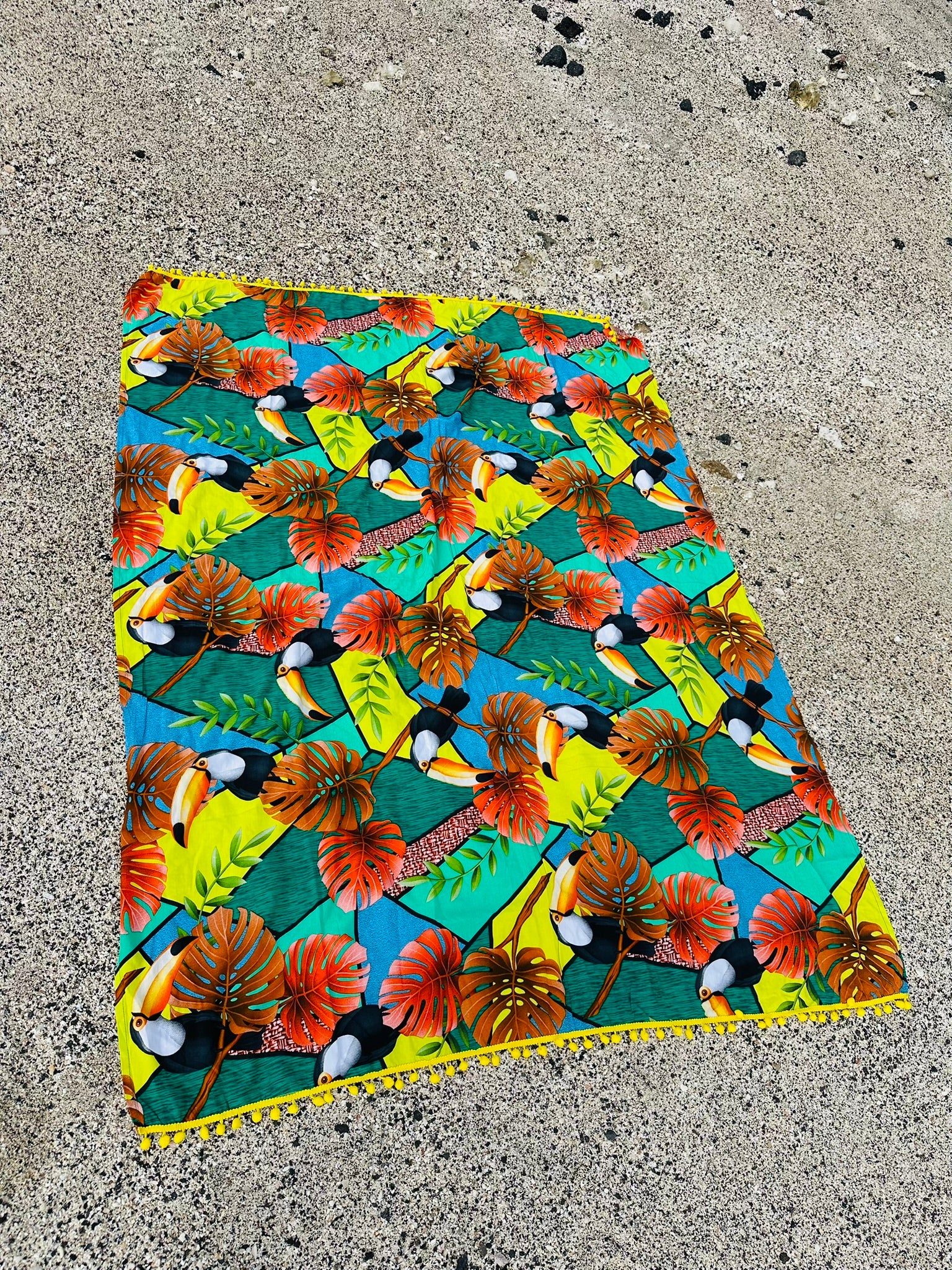 Tucano Amarelo, Sarong