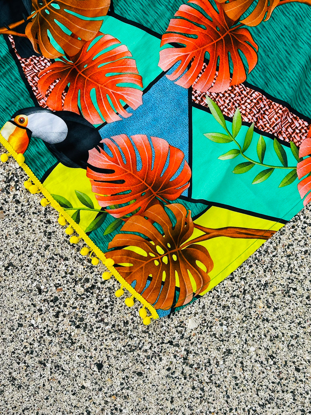 Tucano Amarelo, Sarong