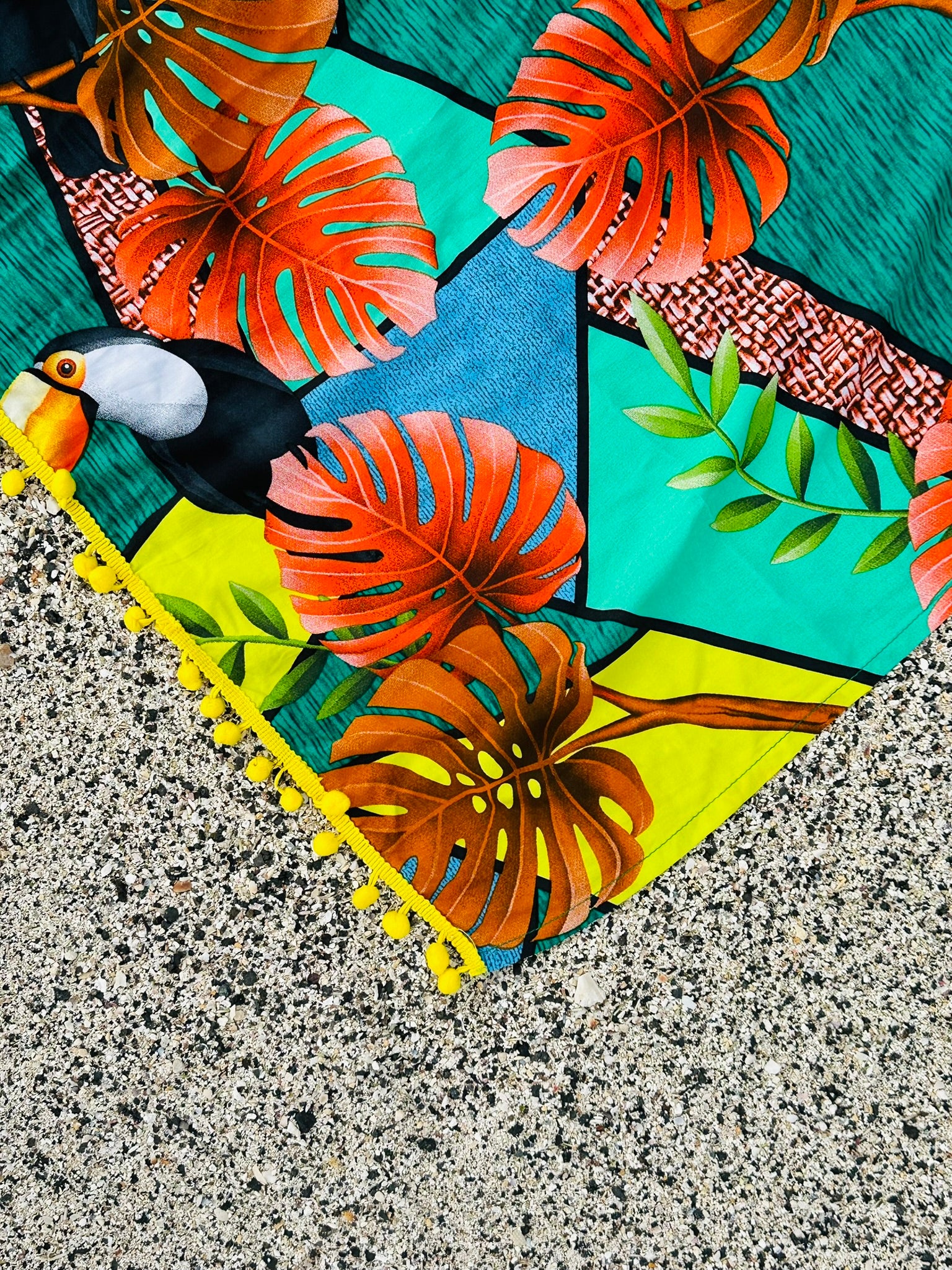 Tucano Amarelo, Sarong