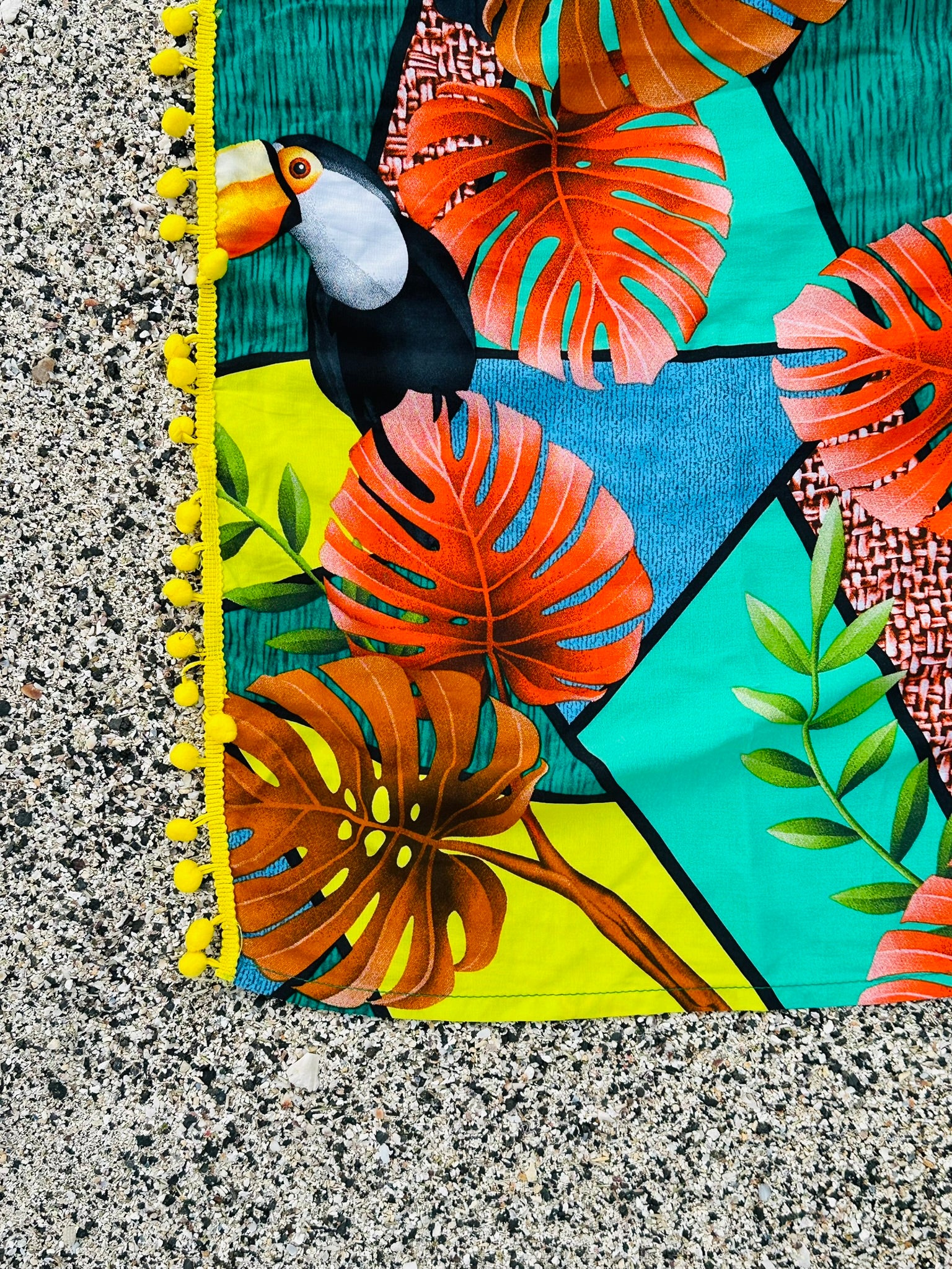 Tucano Amarelo, Sarong
